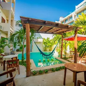 https://san-vicente.quintano-roohotels.com